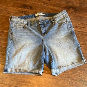 Torrid Denim Shorts sz 16 Cuffed Hem Stretch Jean Shorts
